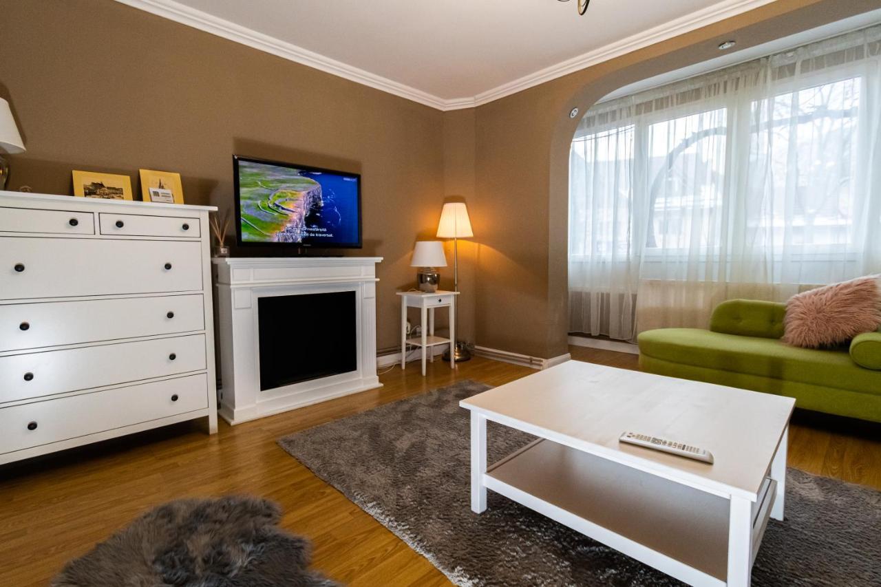 Central Apt. Near Afi Mall, 5 Mins To The Old Town By Car Lägenhet Braşov Exteriör bild