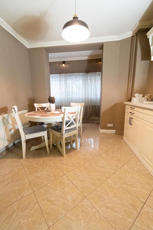 Central Apt. Near Afi Mall, 5 Mins To The Old Town By Car Lägenhet Braşov Exteriör bild